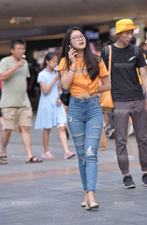 天街de紧牛小姐姐