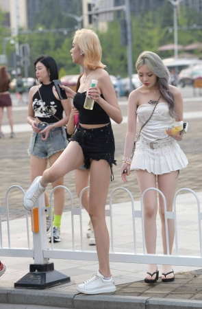 23623-25=89夏天来了，喜欢看美女的季节 17P