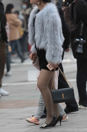 黑丝街拍高跟shaofu