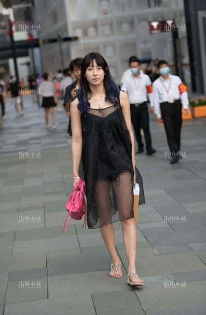 街拍美Zu凉鞋小妞