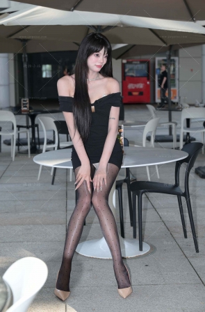 波点油亮丝超级大长腿美女