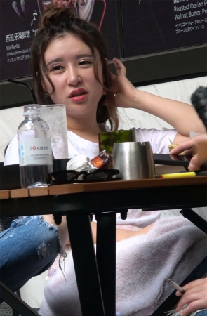 爱拍照的美姐姐