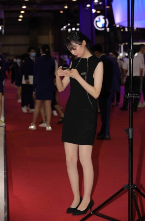 【街拍心灵】车展礼仪高挑美tui肉 丝街拍高跟