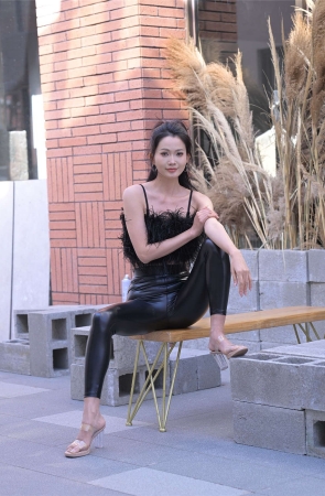 不吃鸡蛋街拍作品 皮裤–苏夜歌