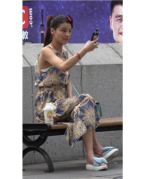 4K – 爱自拍的骨感MM [1.16 GB/MP4]