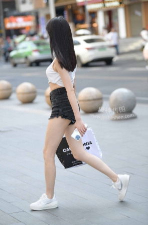 2286-14+76白嫩热裤女生 14P