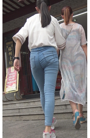 蓝色牛仔裤小萝莉