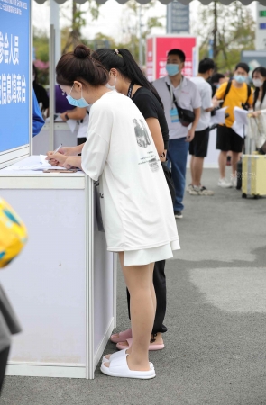 【街拍心灵】车展礼仪下班换下高跟街拍肉丝穿着