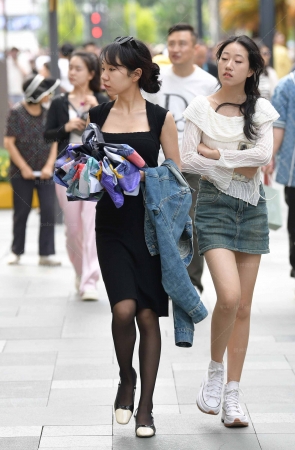 25528-5=36√夏日黑丝素人 7P