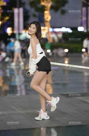 笑容甜美的女孩