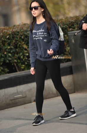 青涩的黑色弹力裤小女孩（15P）