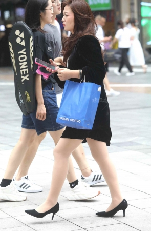 诱惑肉丝街拍高跟15P