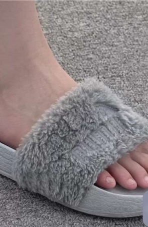 4K – 鲜嫩玉指修长顶级街拍没脚丫 [1.27 GB/avi]