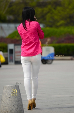 清秀的白裤小妹—-（12P）