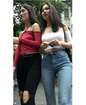 4k超清，街拍一字抹胸甜美紧身蓝牛美女 [2.74 GB]