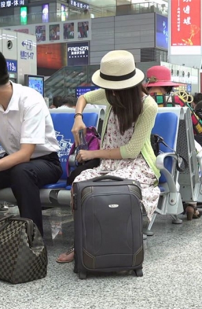 高品质美女，容貌娇姿欲滴，玉足一尘不染