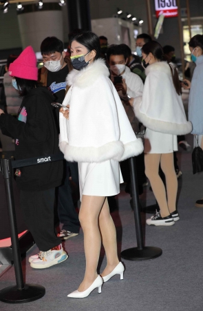 【街拍心灵】车展礼仪街拍肉丝美腿高跟