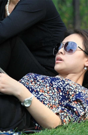 No54 墨镜MM对不断接近的我表示出了好奇