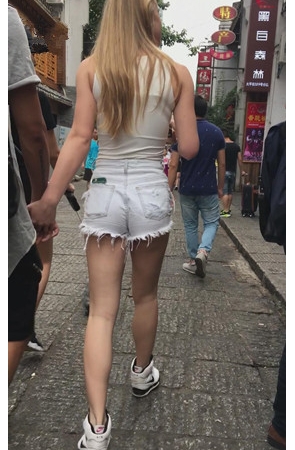 国外妹子性感热裤月牙