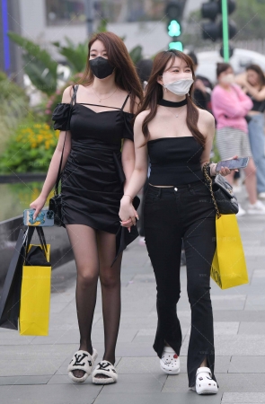 22523-1+90√美腿黑丝小姐姐【拖鞋版】 15P