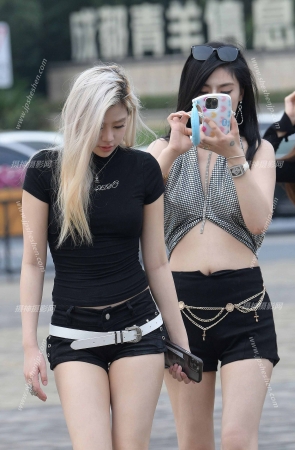 带上摄影师和姐妹/231020-1-46 14P