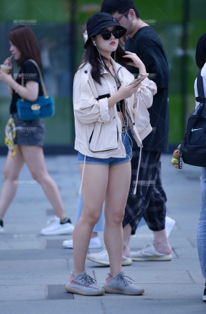 第1582篇性感热裤美女