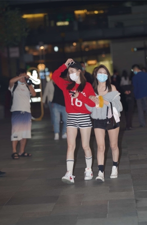 青春靓丽休闲装