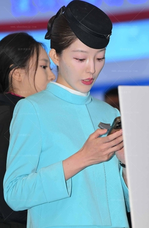 SH25-238-50√厦门空姐-她在排队呢