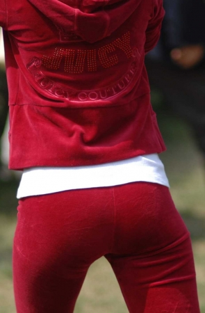 2016-08-06紧身红色休闲装美臀美眉29张