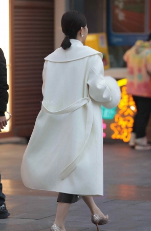 街拍肉丝高跟熟妇