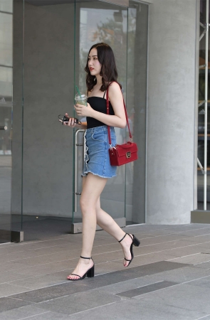 温婉气质牛仔短裙