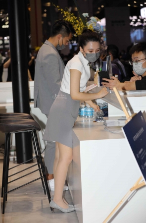 车展礼仪街拍小姐姐肉 丝高 跟身材匀称美