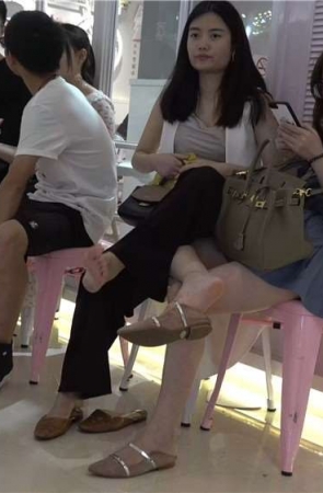 4K – 美足凉鞋姐妹 [2.26 GB/avi]