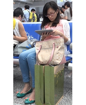 成熟牛仔紧身裤少F有人的透明短丝袜 [1.18 GB/MP4]