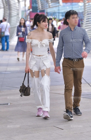 性感热裤月牙女友