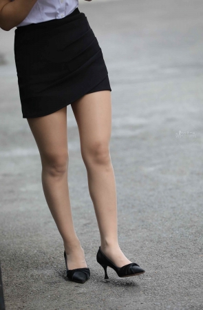 【街拍心灵】汽车销shou肉 丝街拍高跟美腿气质哇噻