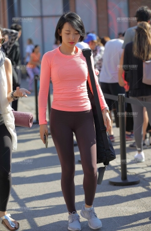 短发，气质佳，瑜伽美眉