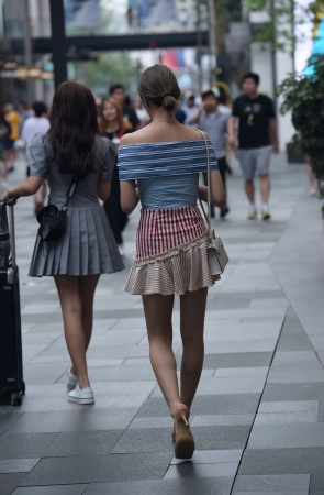 气质短发小姐姐