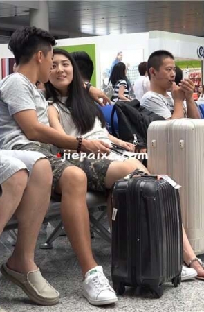 4K – 羡慕别人女朋友系列，这哥们真是赚到了。[4.08 GB/MP4]