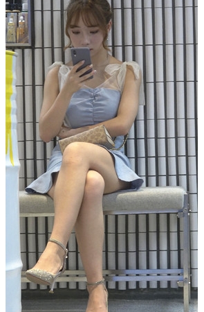 漂亮的美腿小姐姐