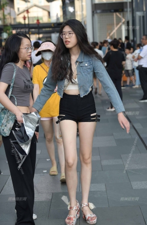 邻家笑眯眯小妹/231007-4-64 15P