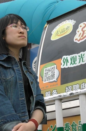 牛仔长袖加凉鞋的搭配