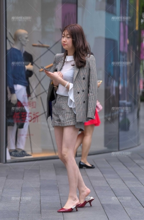 白皙西服高跟凉鞋美腿**