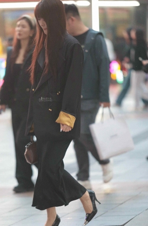 气质街拍高跟少妇