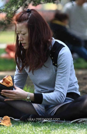 明媚阳光是黑丝的最好搭配