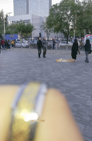 高挑的俄罗斯 紧身皮裤女郎