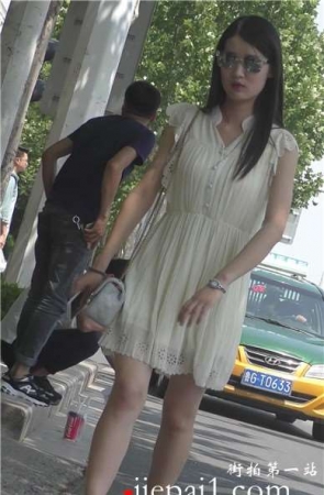 4k-甜美小清新公主裙美眉，鲜嫩多汁的玉足诱人。