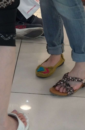 4K – 家公家婆一起来买鞋的小媳妇 [1.47 GB/MP4]