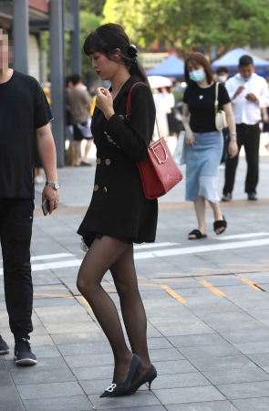 诱惑黑丝街拍高跟shaofu