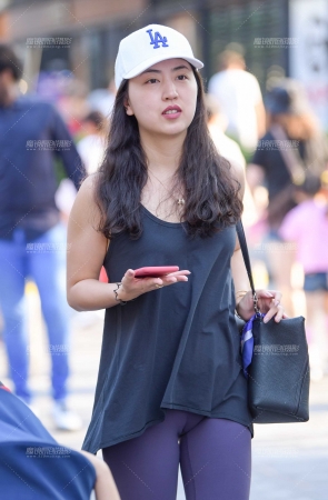 美丽的紧身瑜伽裤女士